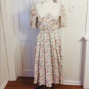 Vintage floral Tanner dress with lace collar